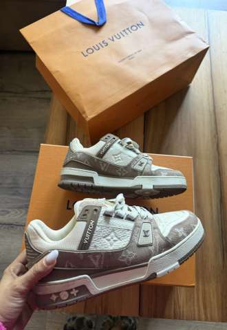 https://vipluxury.sk/LV trainers