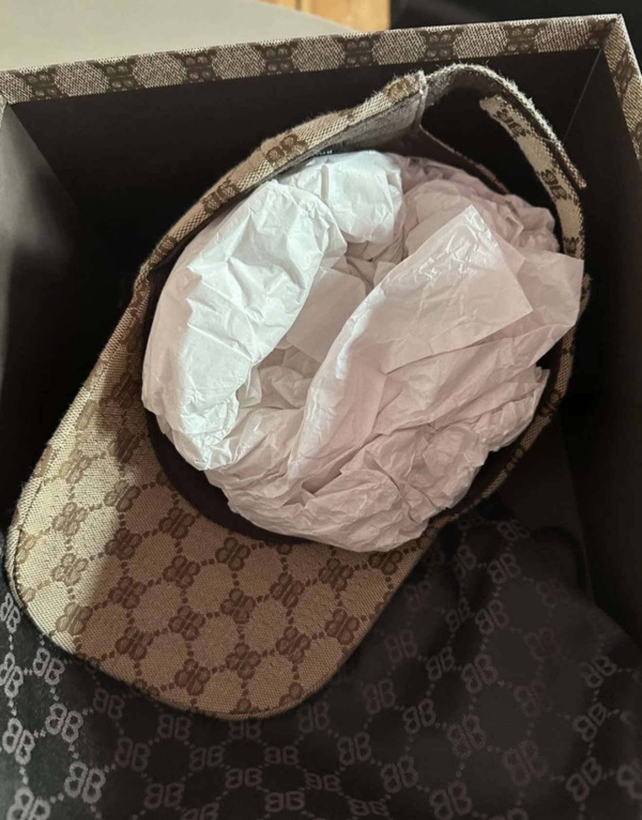 Gucci Balenciaga šiltovka