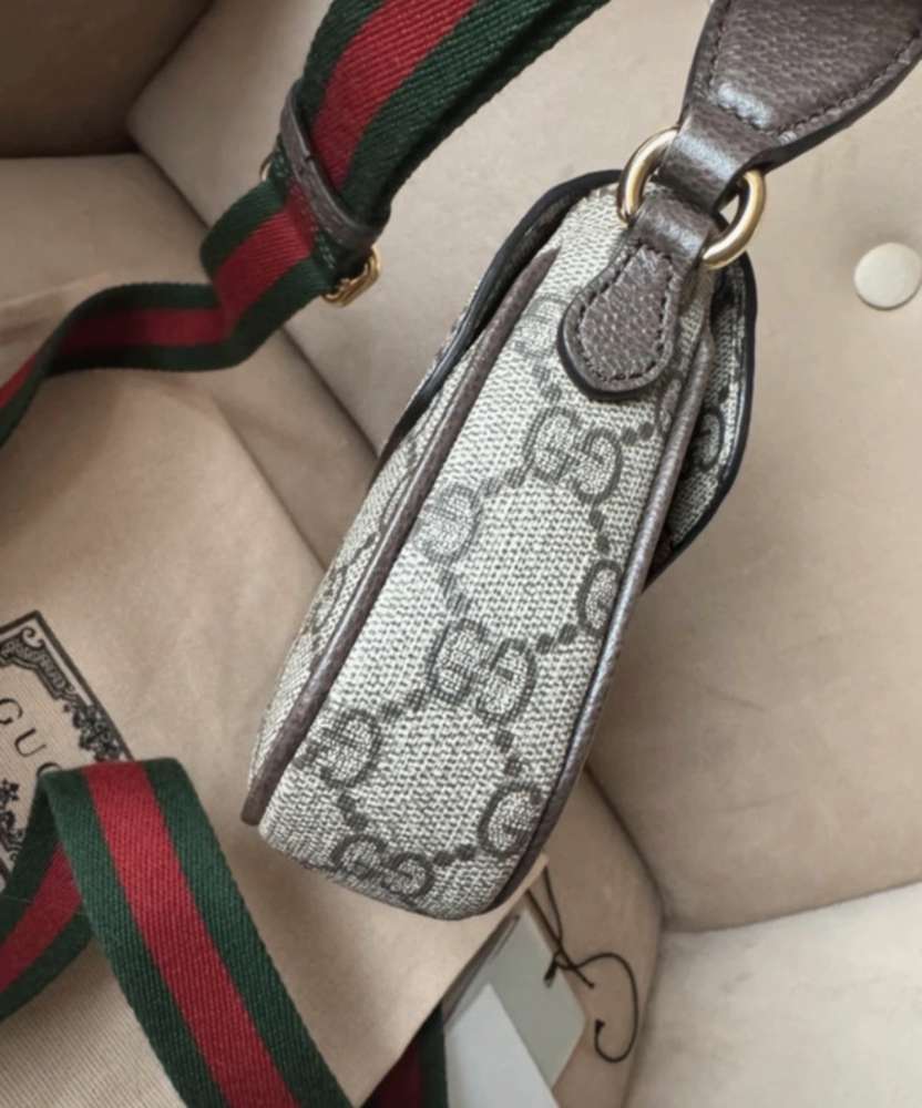 Ophidia pochette