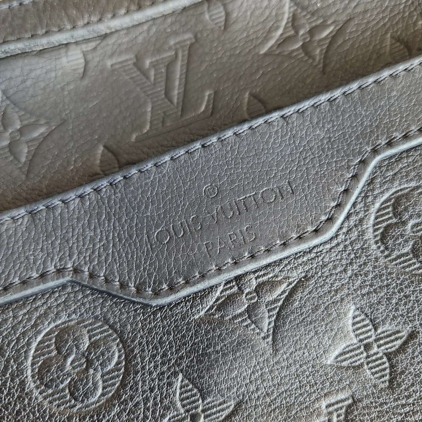 Louis Vuitton Messenger