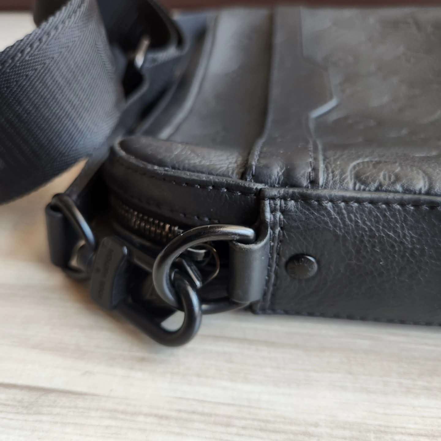 Louis Vuitton Messenger