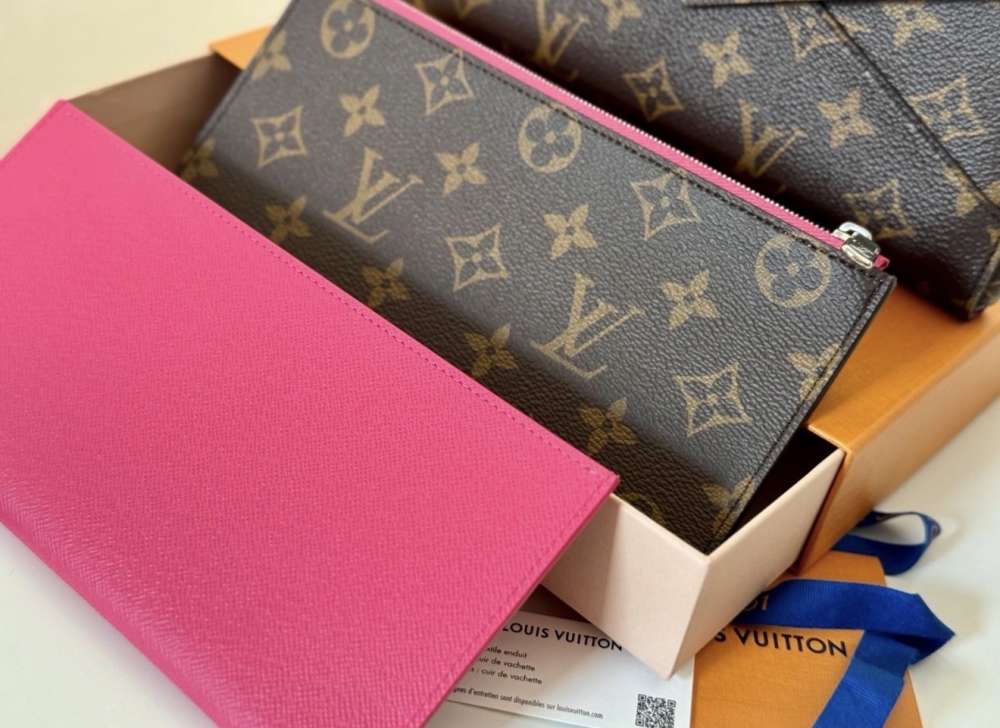 Louis Vuitton peňaženka/clutch