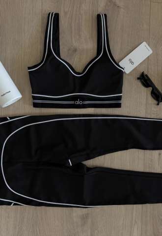 https://vipluxury.sk/Alo Yoga It Girl Workout Set