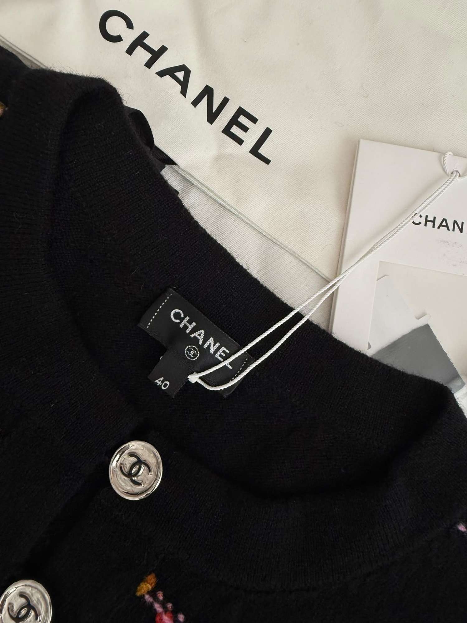 Chanel saty