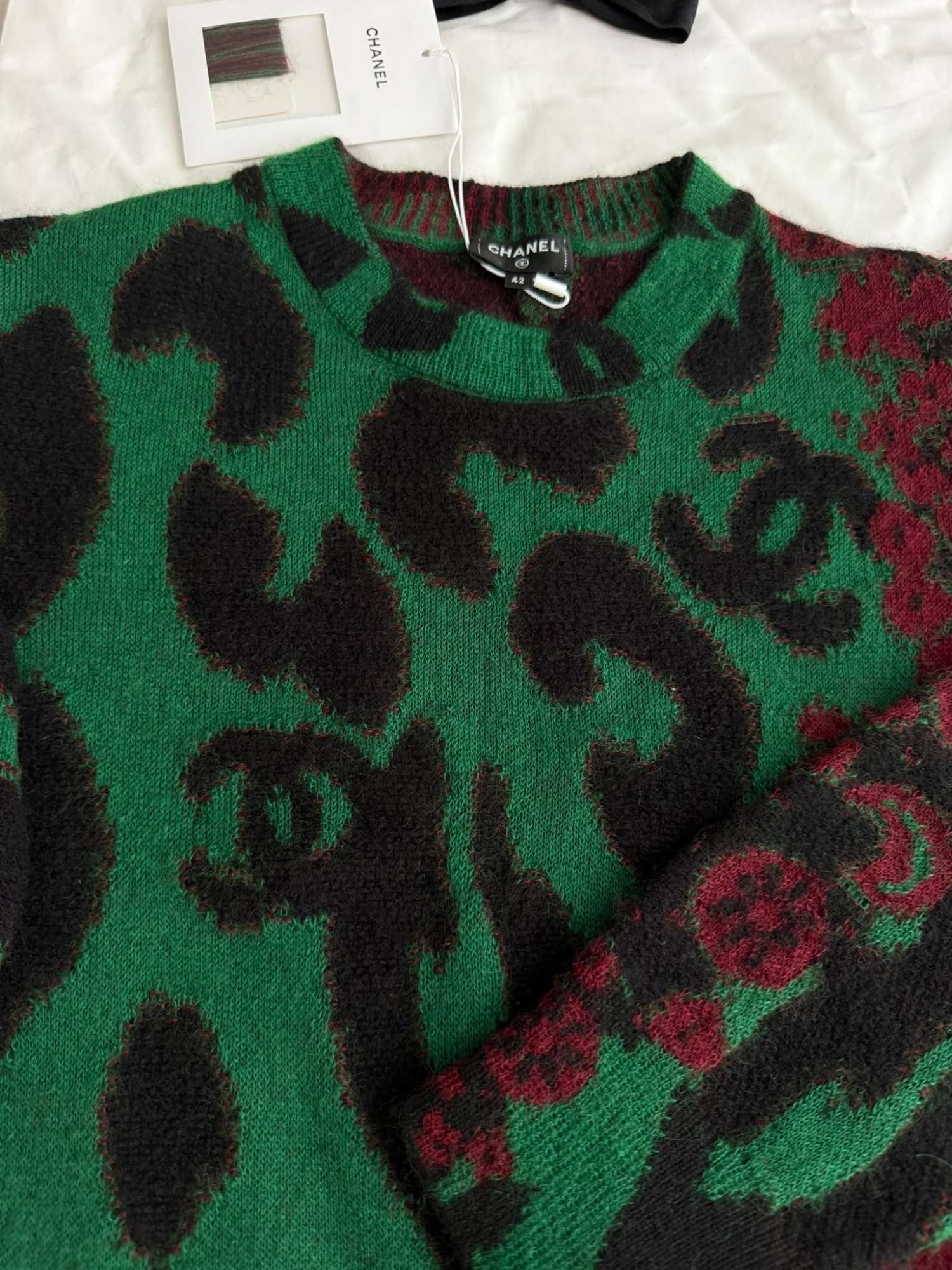 Chanel pulover