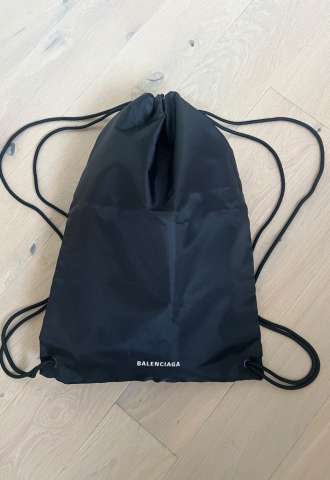 https://vipluxury.sk/Balenciaga vrecko