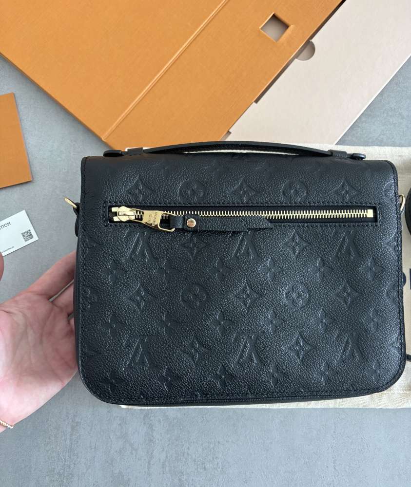 Louis Vuitton Pochette Métis