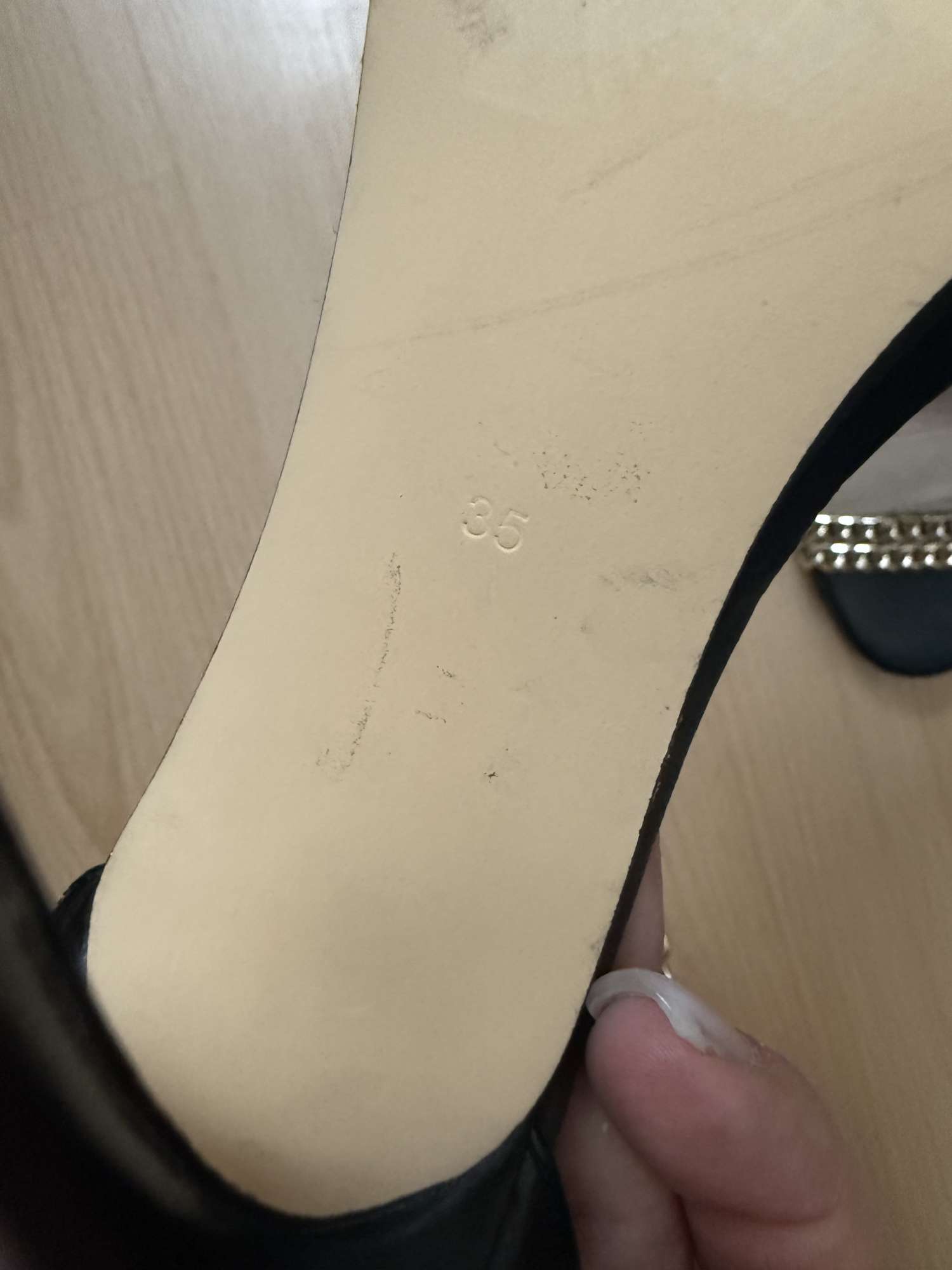 Guess sandálky 35