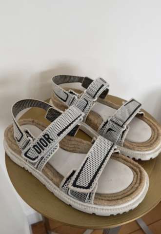 https://vipluxury.sk/Dior sandalky