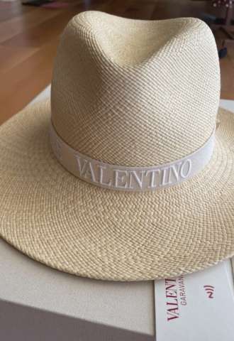 https://vipluxury.sk/VALENTINO klobuk