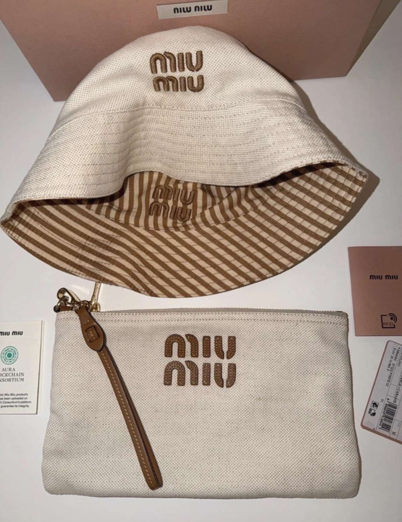 Miu miu klobúk a mini clutch
