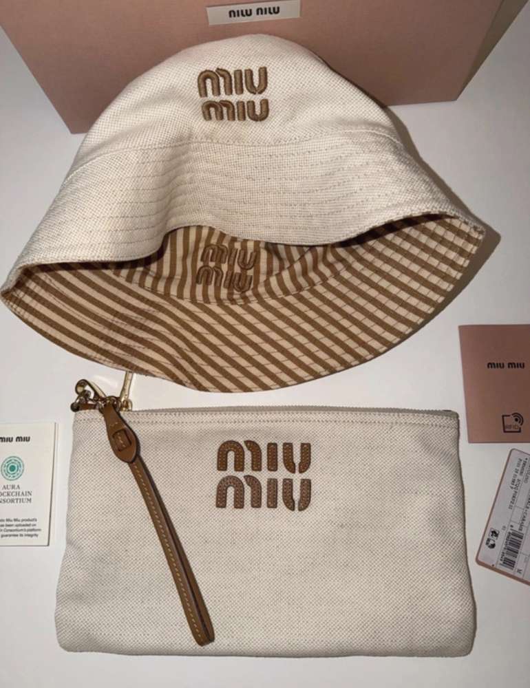 Miu miu klobúk a mini clutch