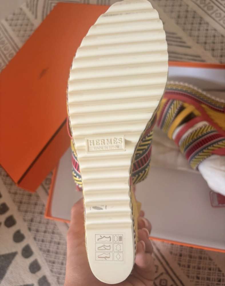 Hermes sandalky