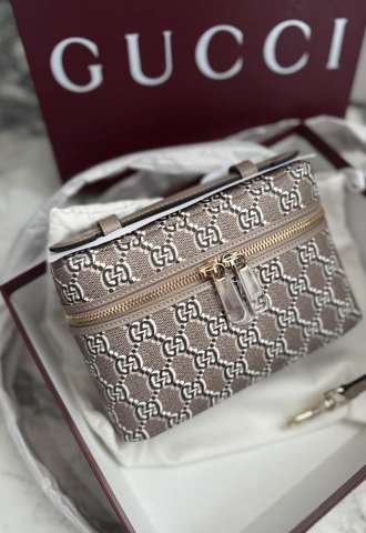 https://vipluxury.sk/Gucci vanity bag