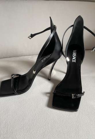 https://vipluxury.sk/Versace