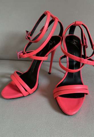 https://vipluxury.sk/Giuseppe Zanotti