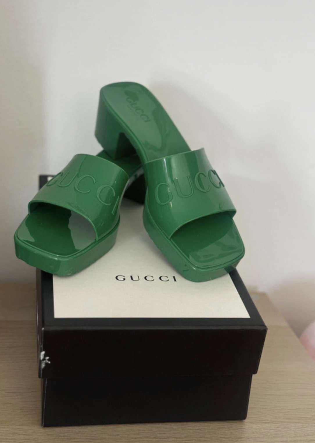 Gucci gumové sandále