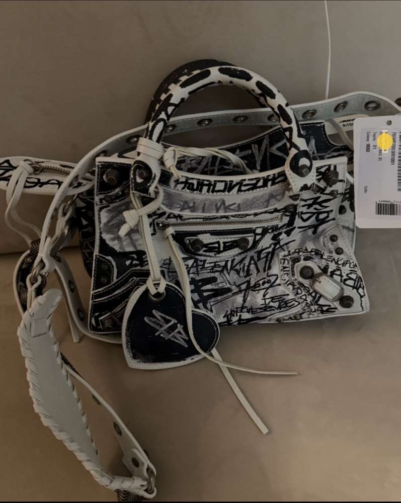 Malá Balenciaga