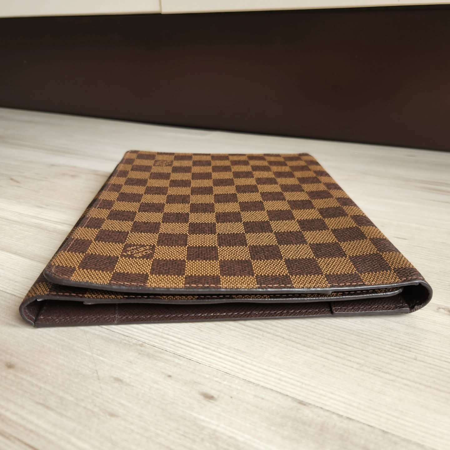 Louis Vuitton Cover