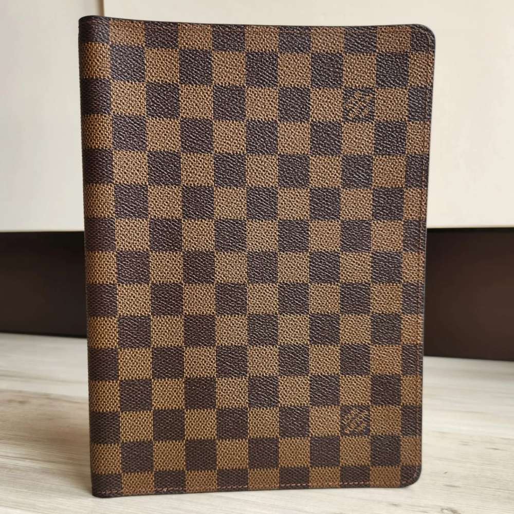 Louis Vuitton Cover