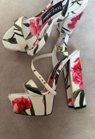 https://vipluxury.sk/Dolce&Gabbana sandále 35 nové