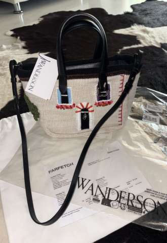 https://vipluxury.sk/JW Anderson x Dior mini house crossbody kabelka