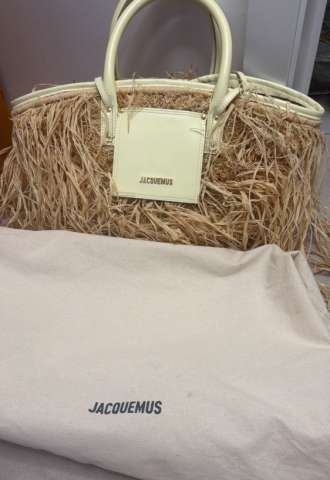 https://vipluxury.sk/Kabelka Jacquemus nenosena