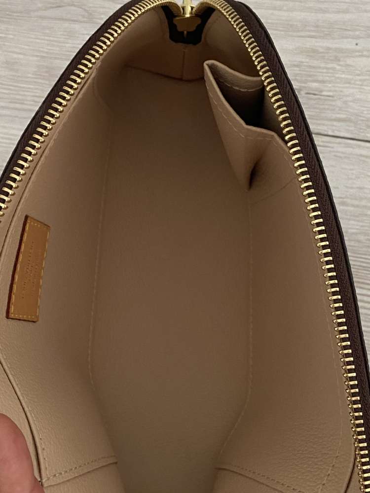 Louis Vuitton kozmeticka tasticka
