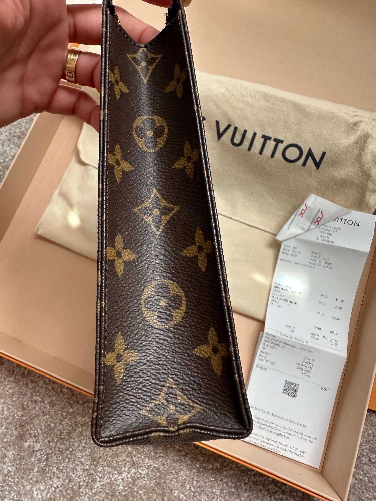 Louis vutitton pouch