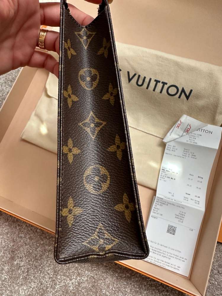 Louis vutitton pouch
