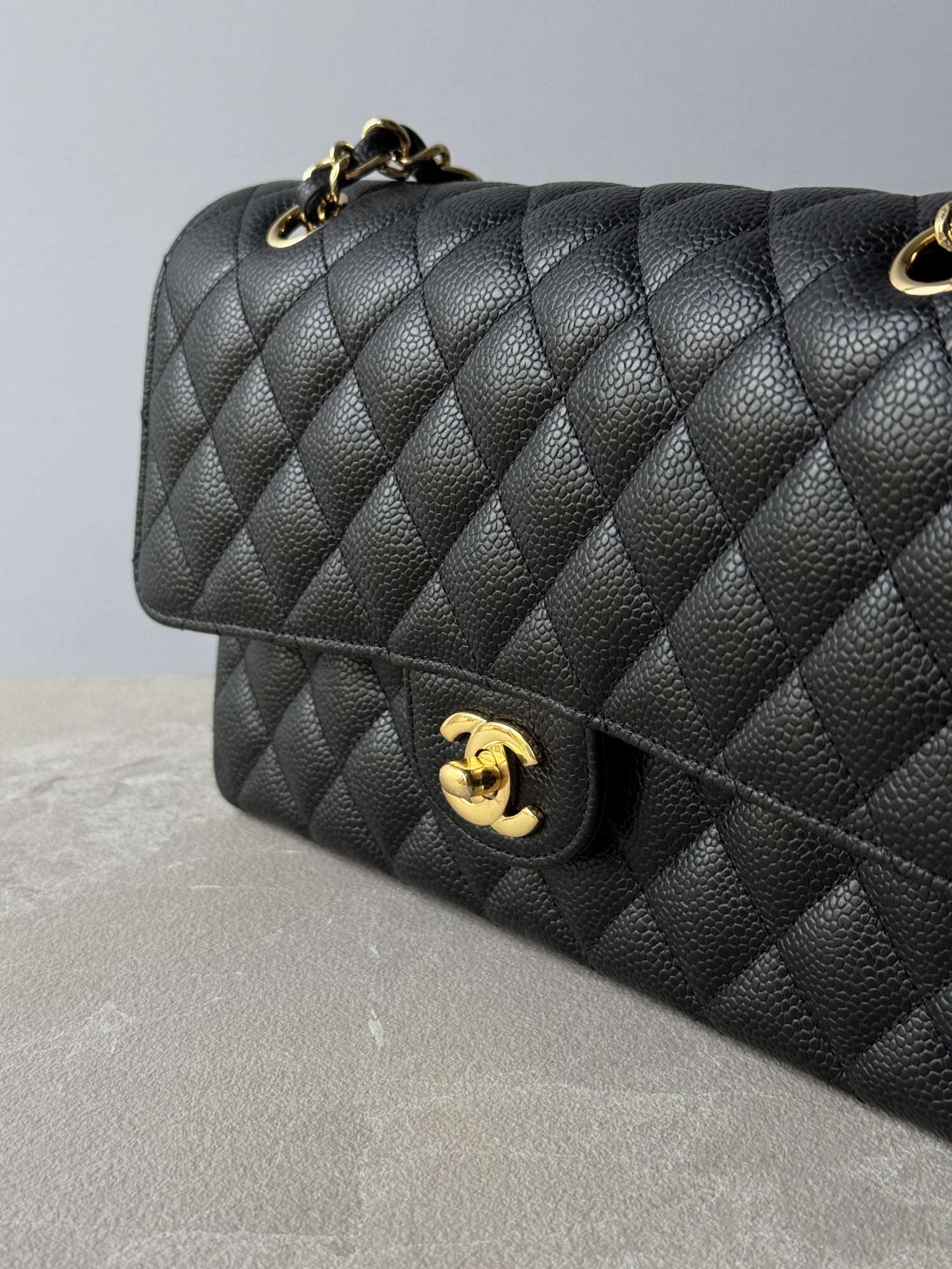 CHANEL Classic Medium Double Flap GHW Caviar Black taška kabelka
