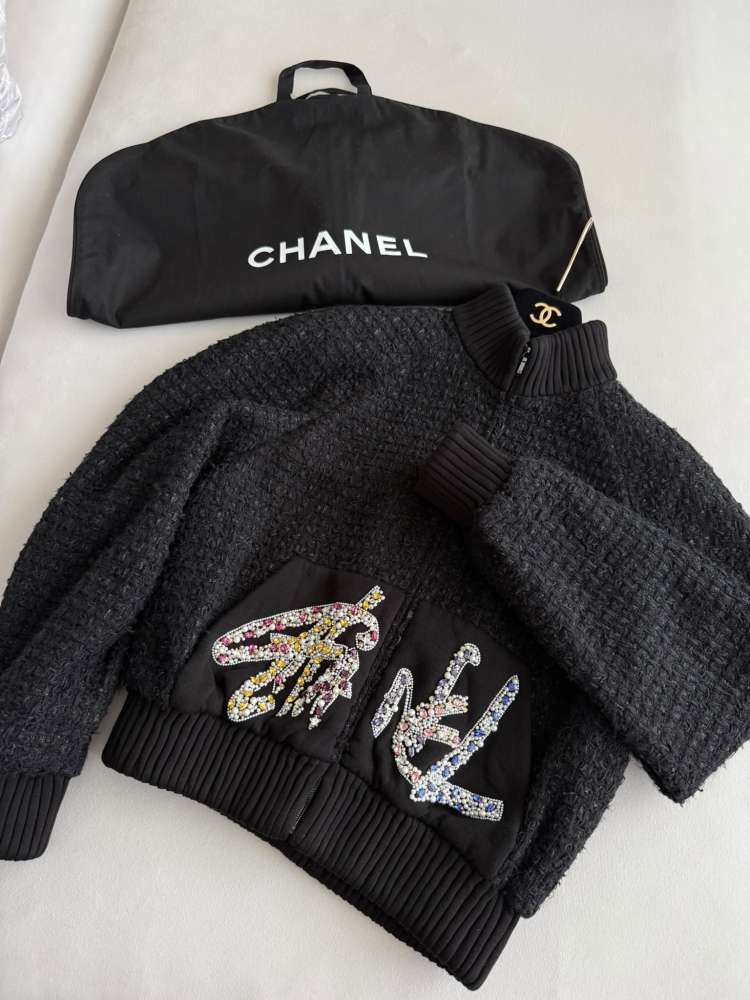 Chanel sveter