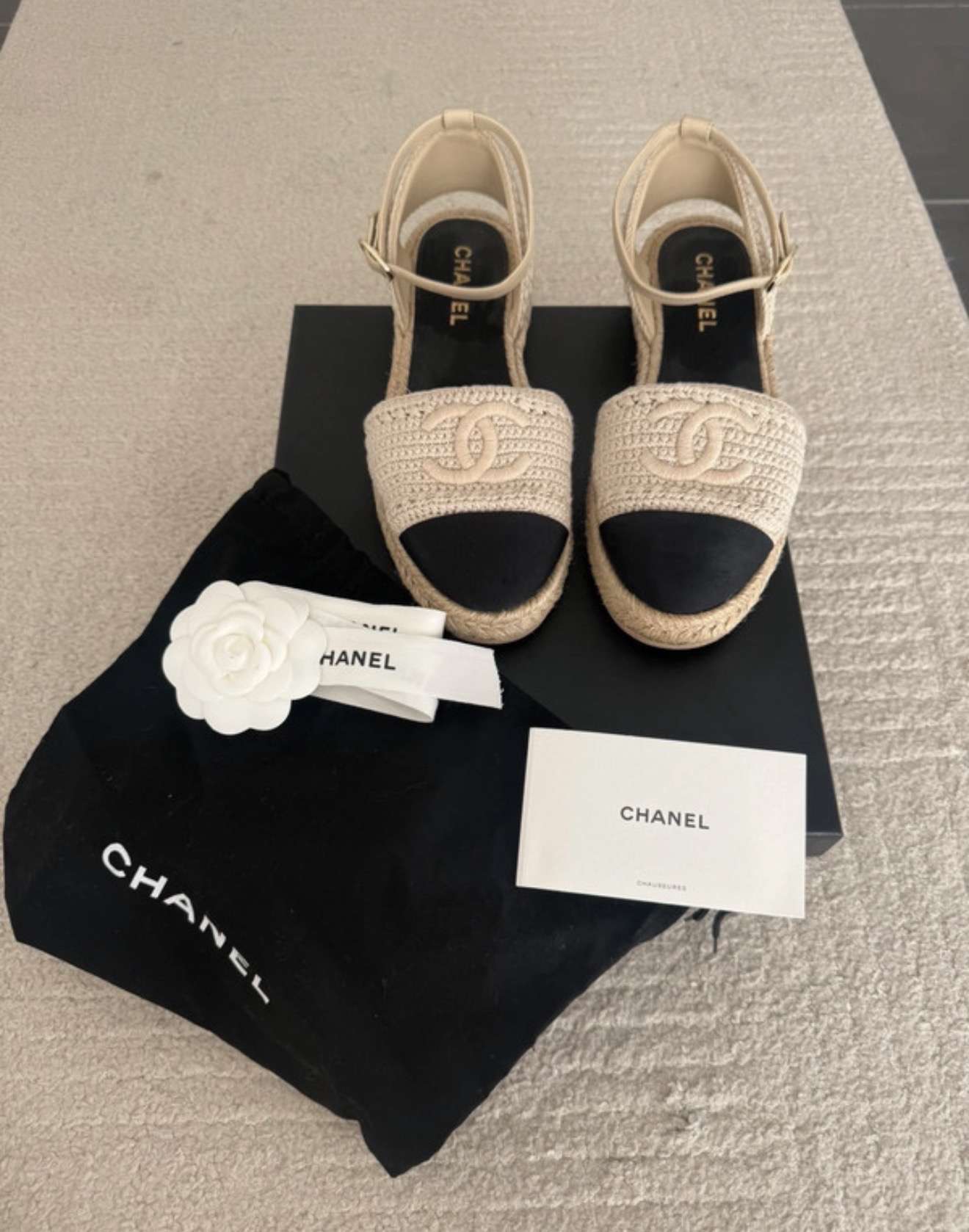 Chanel sandalky