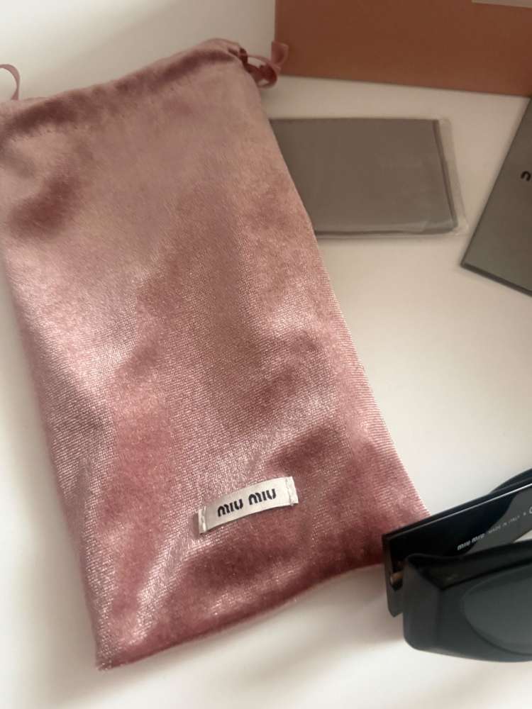 Miu Miu mačacie slnečné okuliare