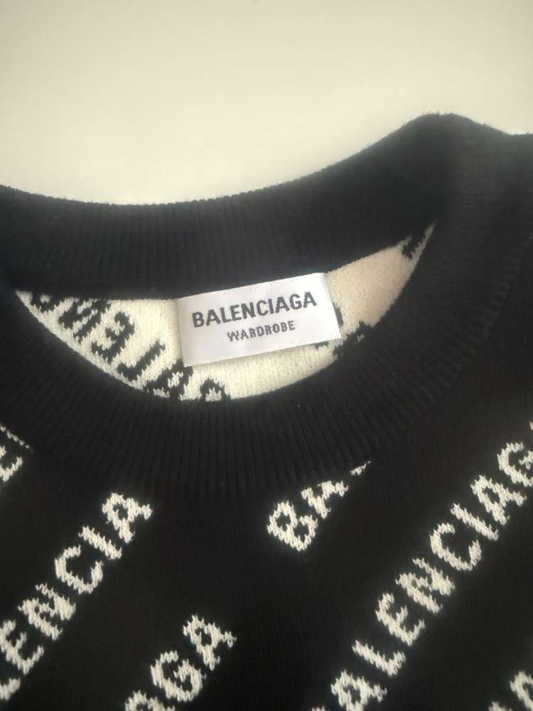 Balenciaga svetrik xs