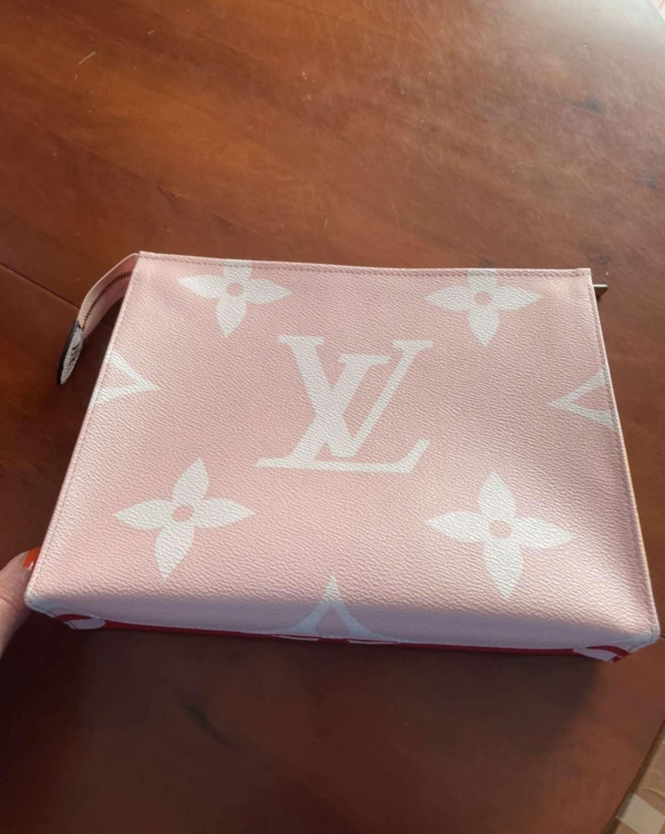 Louis Vuitton toiletka 26