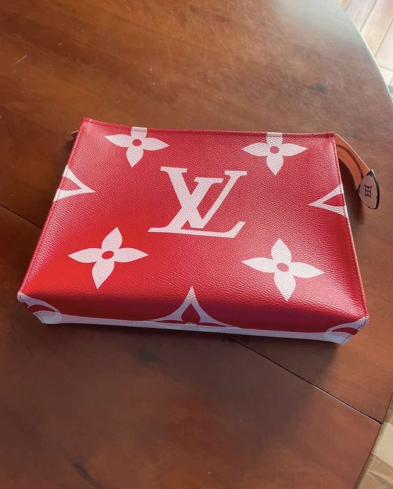 Louis Vuitton toiletka 26