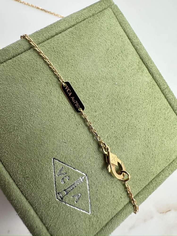 Van Cleef & Arpels Nahrdelnik