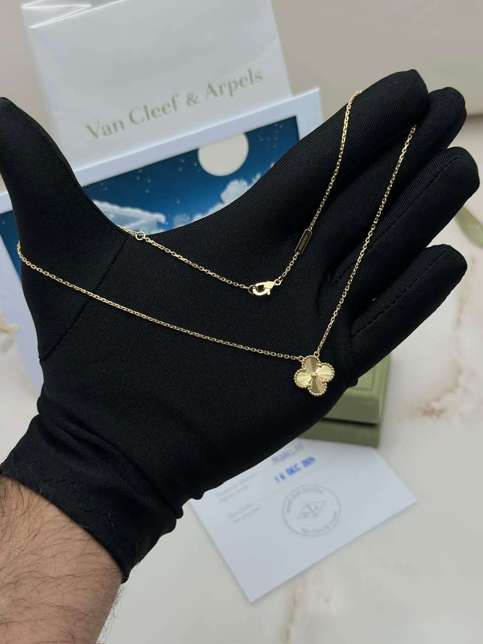 Van Cleef & Arpels Nahrdelnik
