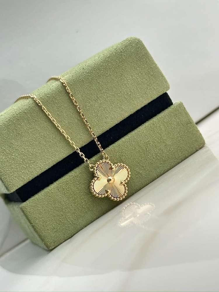 Van Cleef & Arpels Nahrdelnik