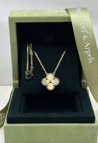https://vipluxury.sk/Van Cleef & Arpels Nahrdelnik