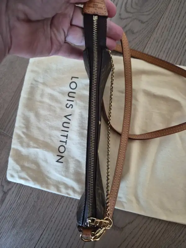 Louis Vuitton Eva Clutch Monogram Canvas