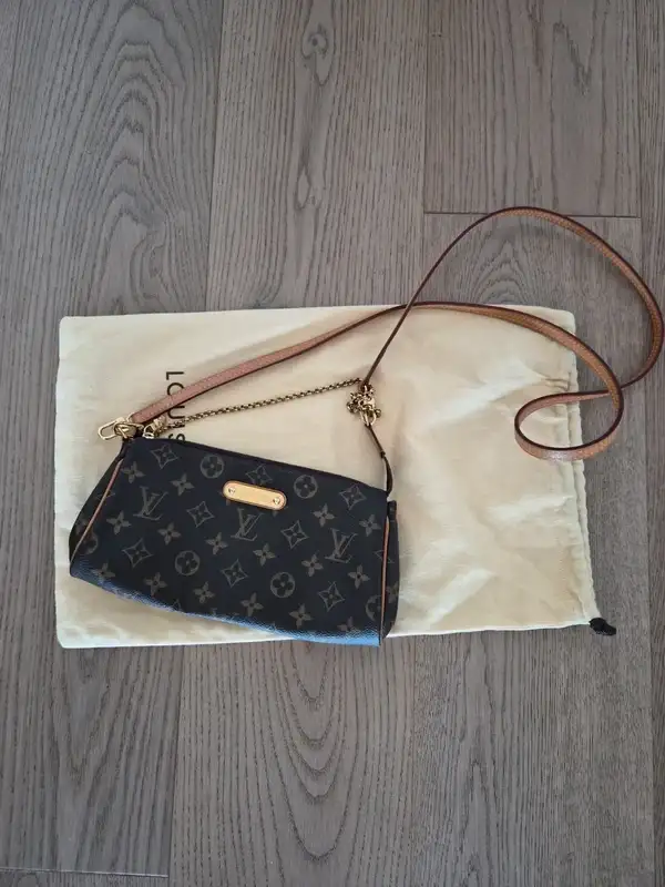 Louis Vuitton Eva Clutch Monogram Canvas
