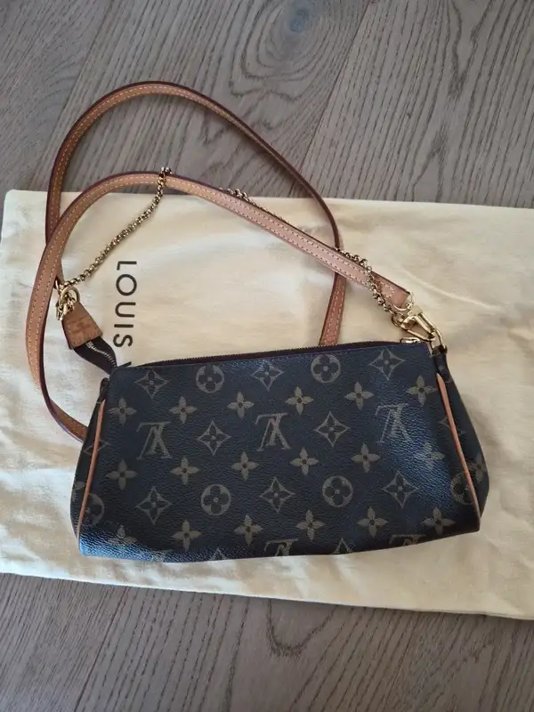 Louis Vuitton Eva Clutch Monogram Canvas