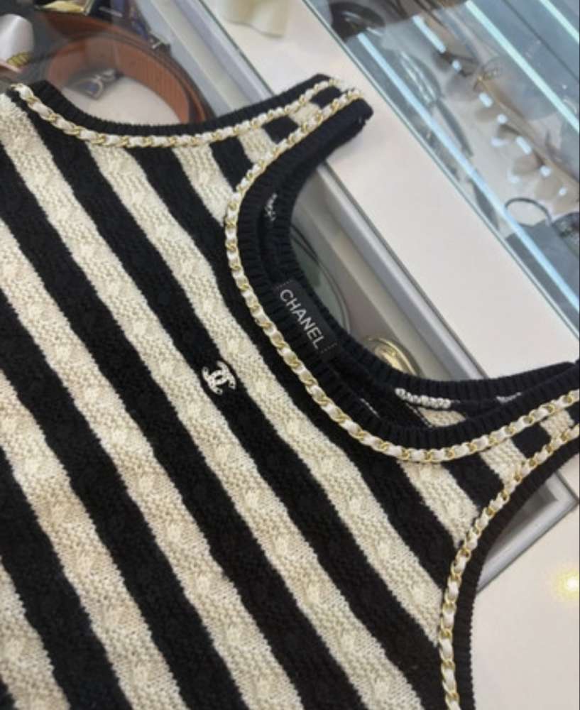 Chanel top