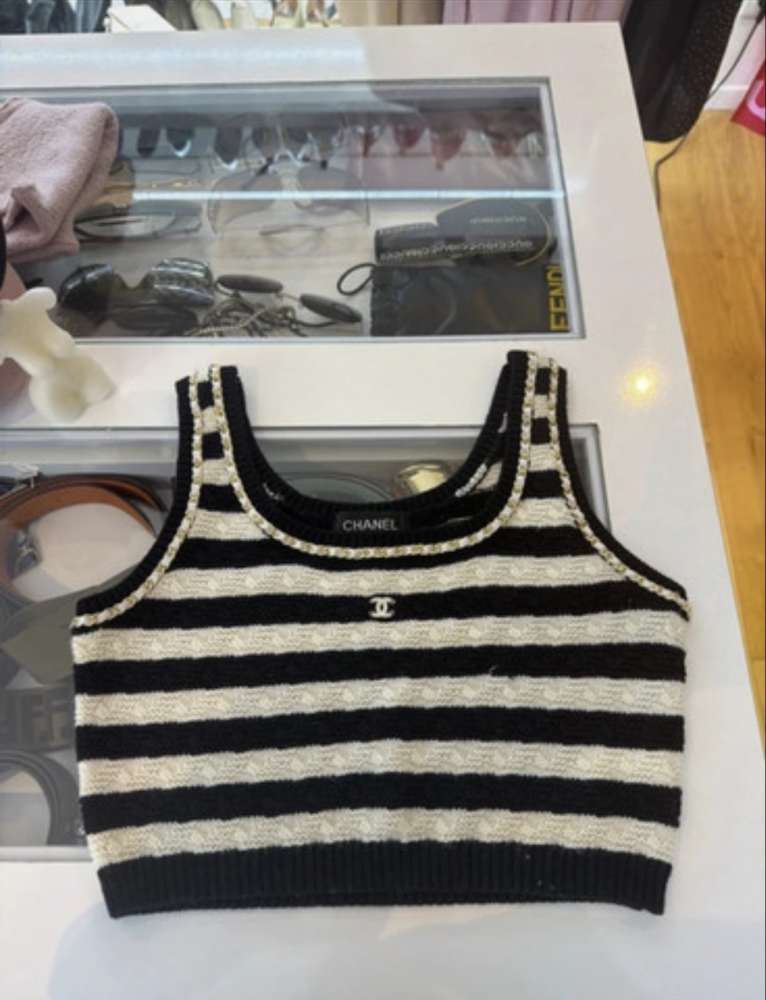 Chanel top