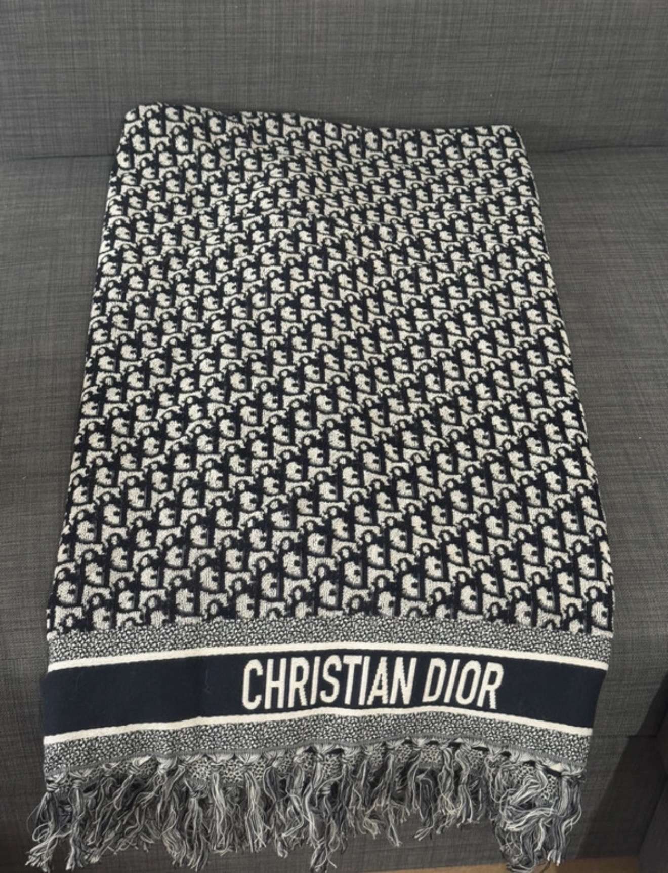 Dior uterák