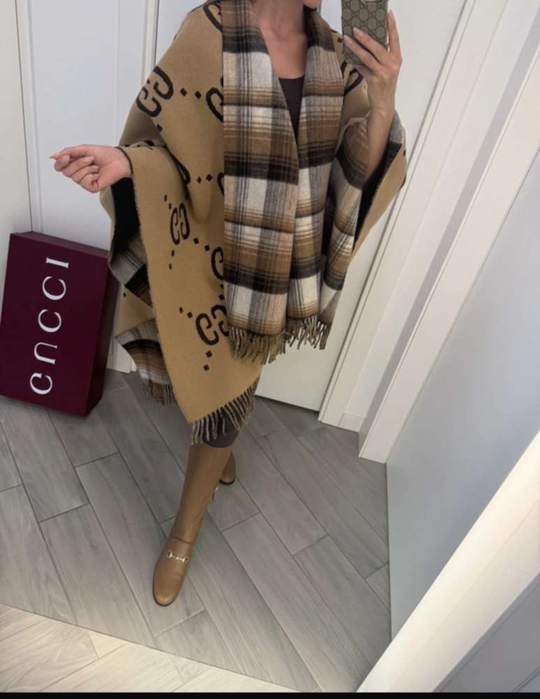 Gucci pončo