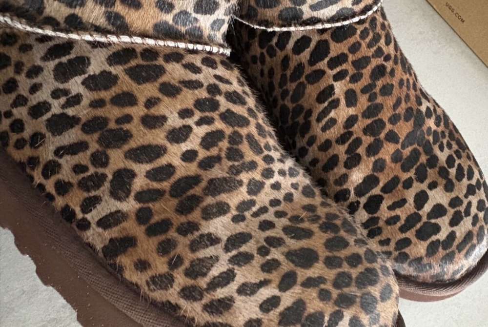 Ugg classic ultra mini caspian, so srsťou , pc 200€