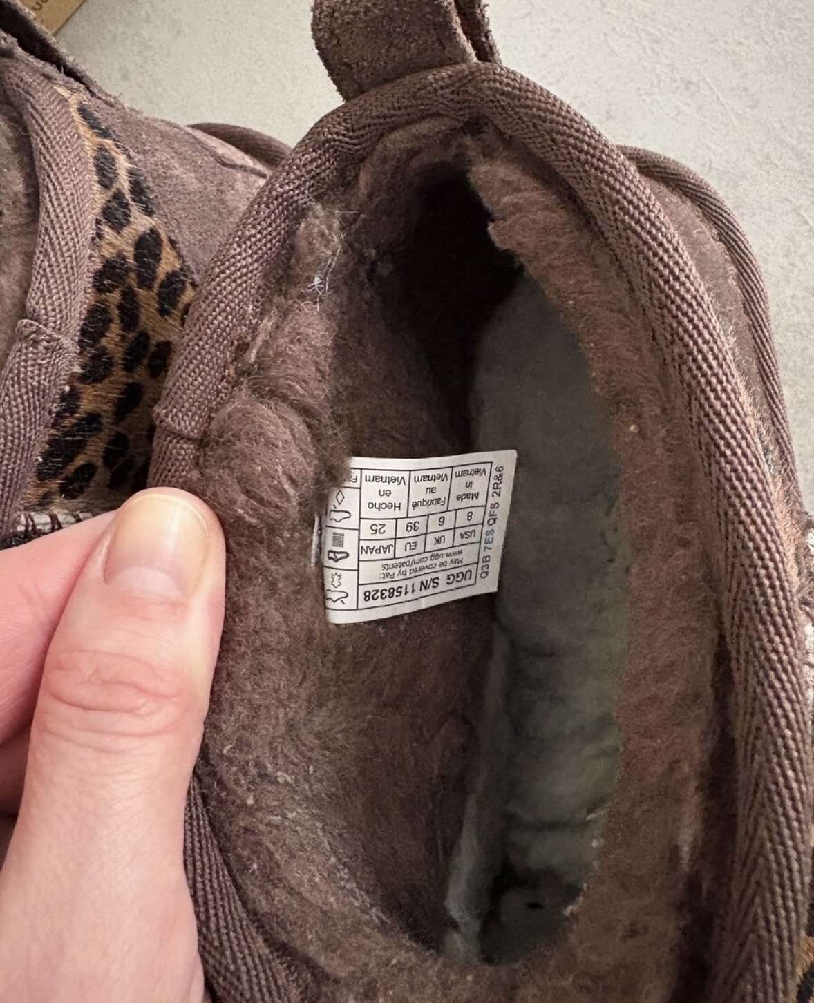 Ugg classic ultra mini caspian, so srsťou , pc 200€